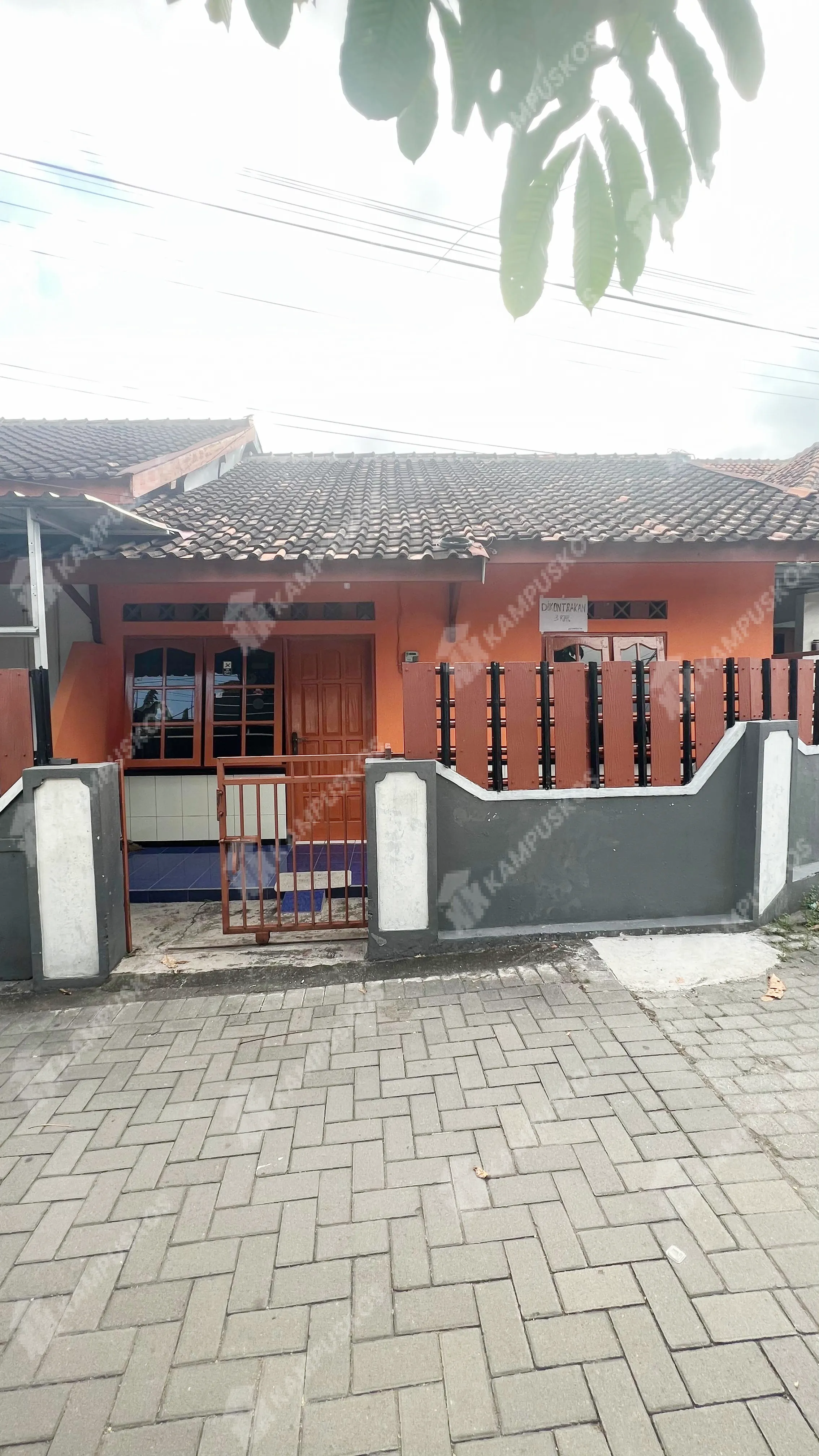 DIKONTRAKAN RUMAH 3 KAMAR MINIMALIS CONDONGCATUR 3K03RS120625