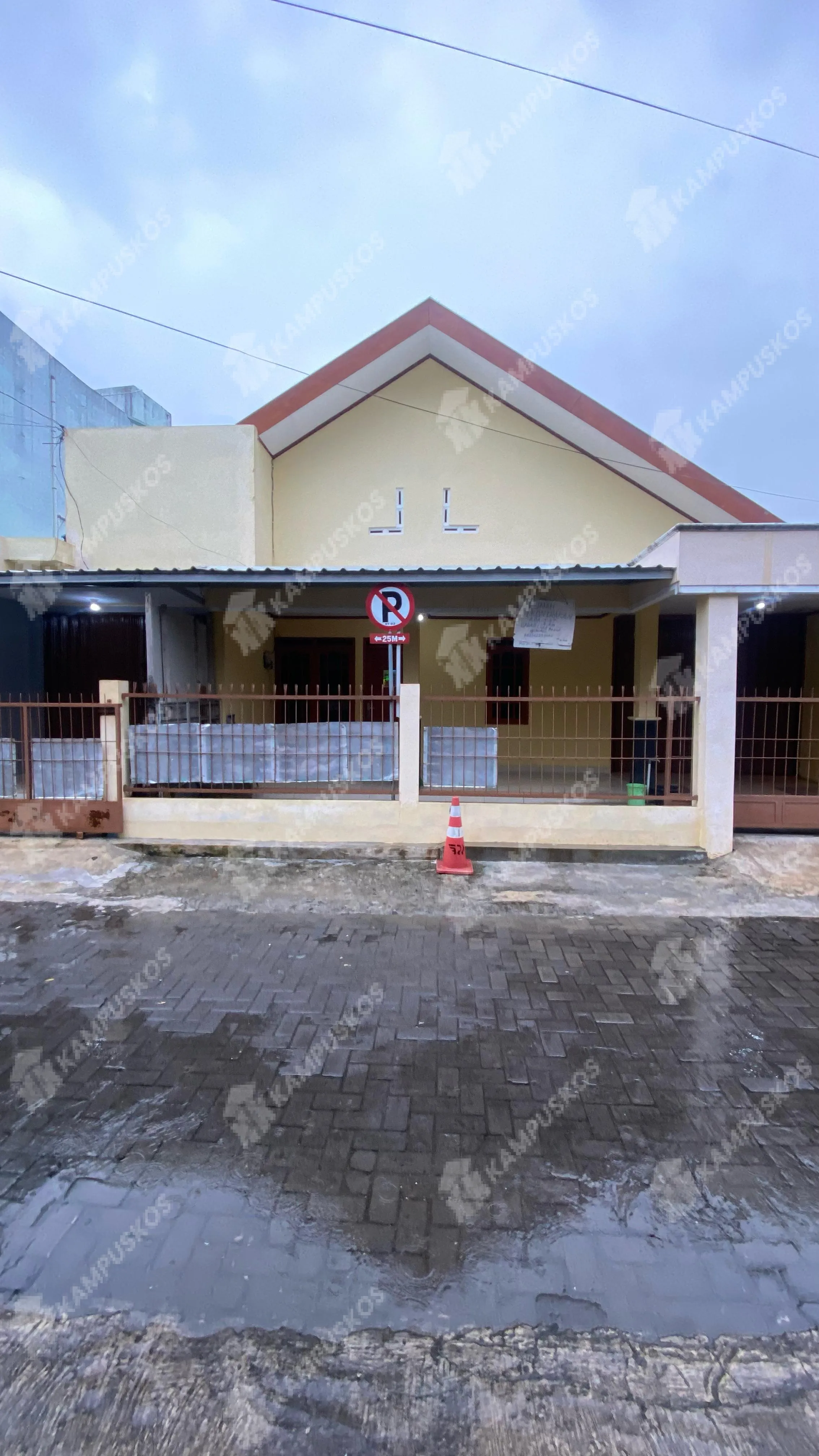 DISEWAKAN RUMAH BESAR DI BELAKANG OB COCOK UNTUK MAHASISWA DEKET UPN 5K02AL150425