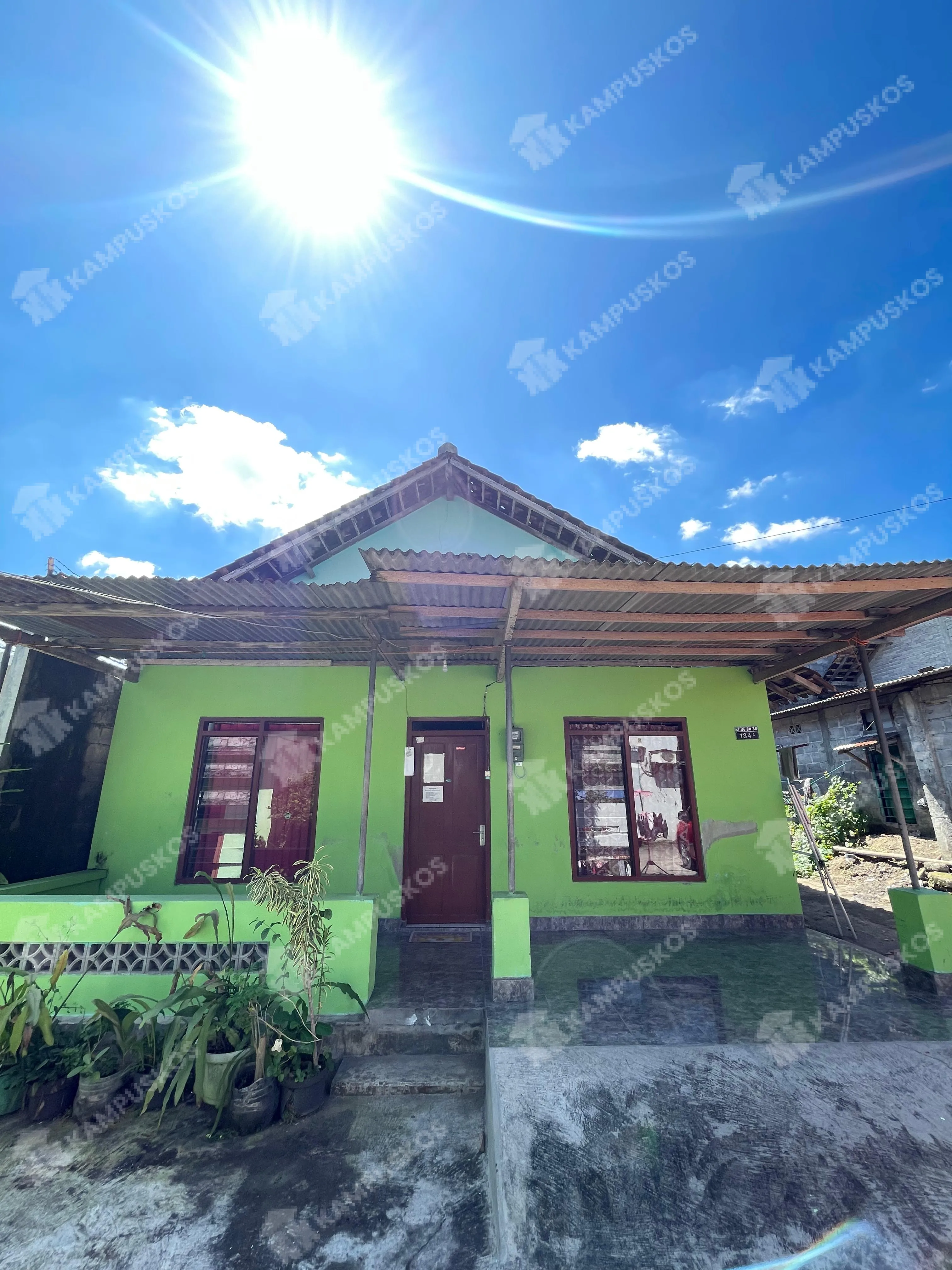 DIKONTRAKAN RUMAH 4 KAMAR AREA CONDONGCATUR 4K02PG050625