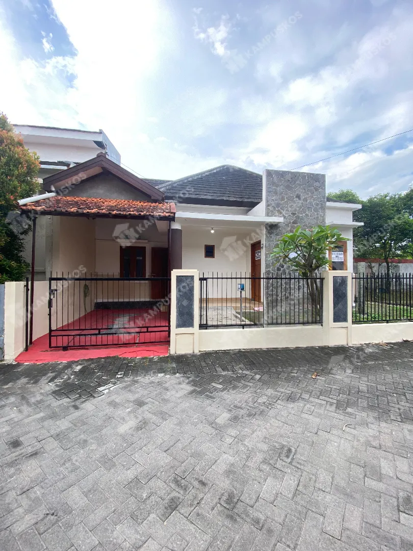 DI SEWAKAN RUMAH DALAM PERUMAHAN AREA MAGUWO AREA UNRIYO 2K03AL110625